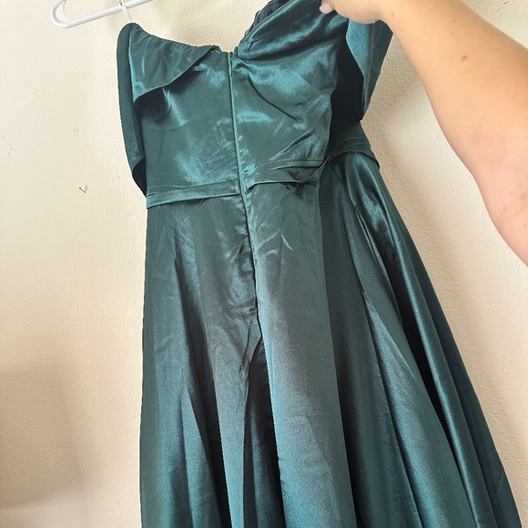 Green Formal off the shoulder dress - Picture 3 of 5